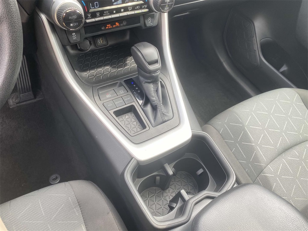 2023 Toyota RAV4 XLE photo 16