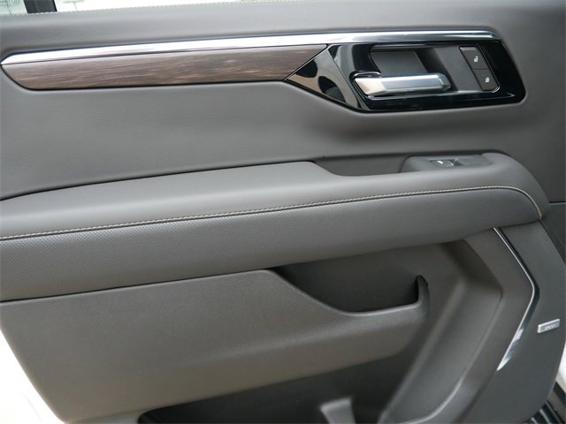 2025 Chevrolet Suburban Premier photo 14