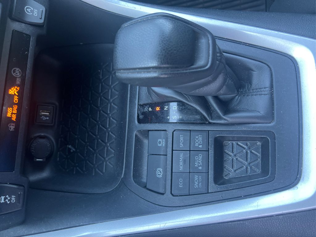 2024 Toyota RAV4 LE photo 29