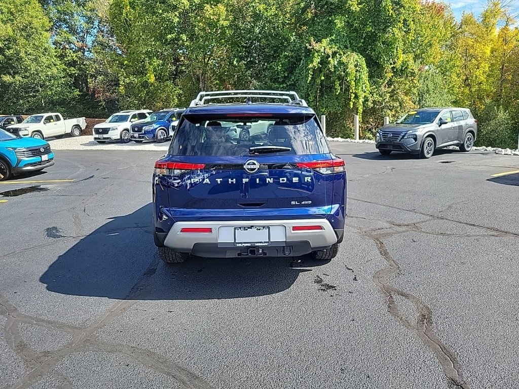 2025 Nissan Pathfinder SL photo 3