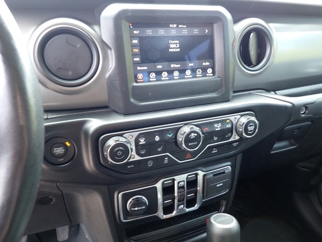 2022 Jeep Gladiator Willys photo 22