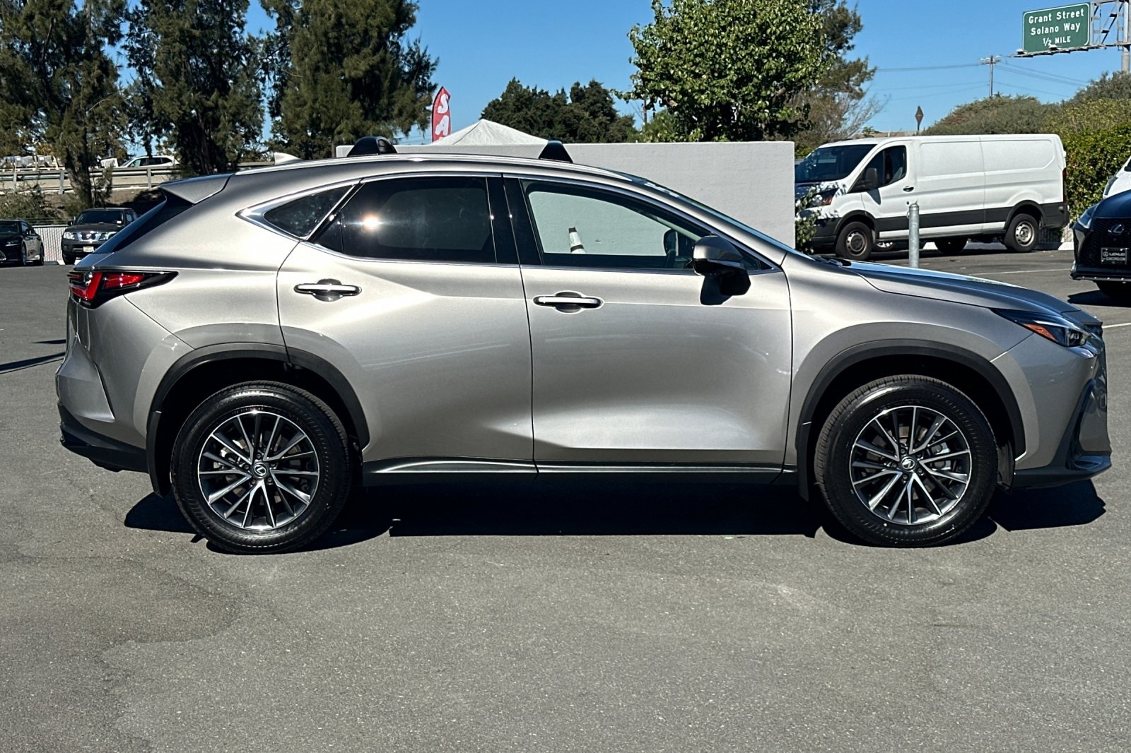 2025 Lexus NX 350h Premium photo 3