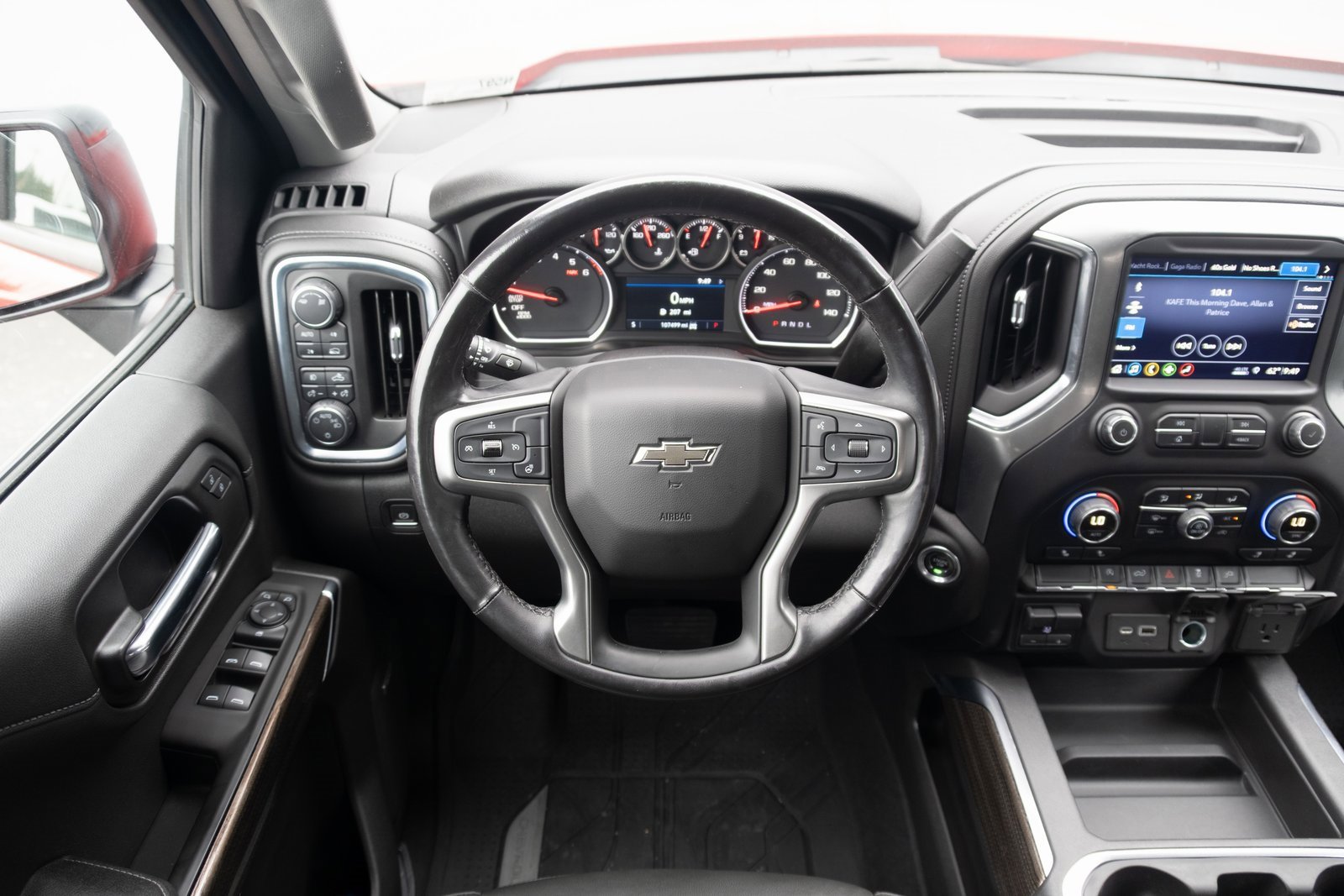 2019 Chevrolet Silverado 1500 RST photo 2