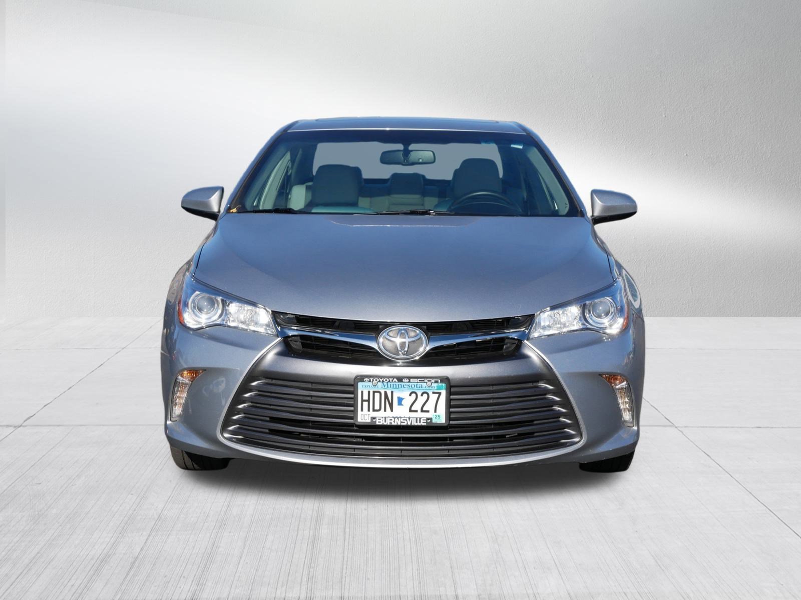 2015 Toyota Camry XLE photo 2