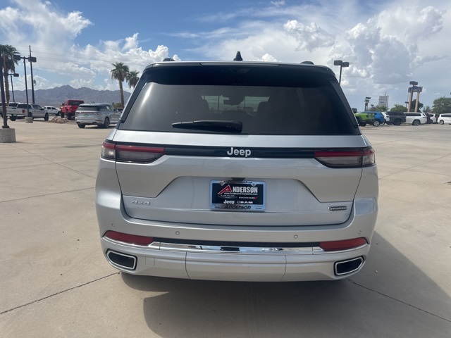 2025 Jeep Grand Cherokee Overland photo 2