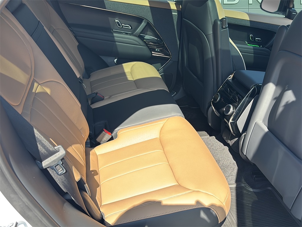 2025 Land Rover Range Rover Sport SE photo 8