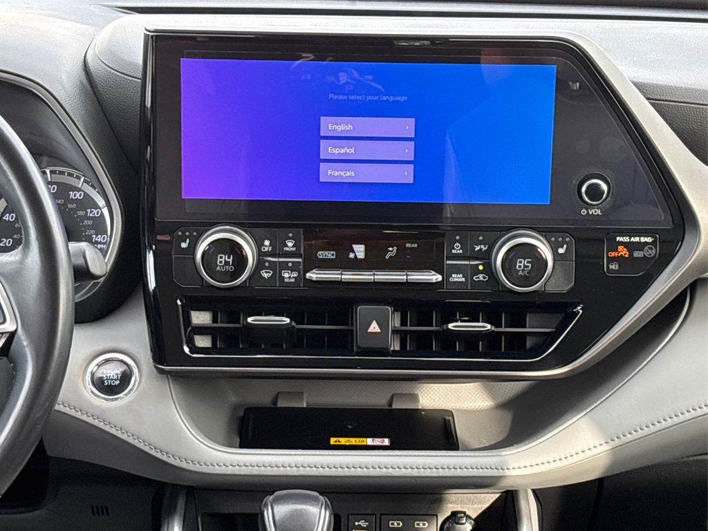 2023 Toyota Highlander L photo 18