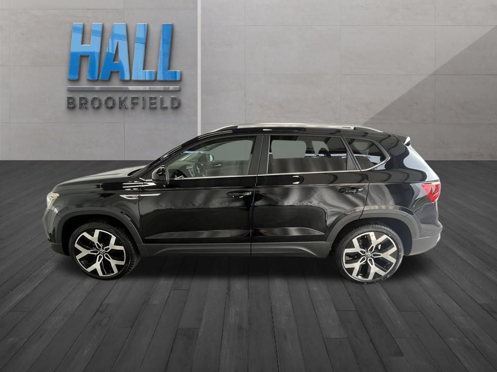 2022 Volkswagen Taos SEL photo 2