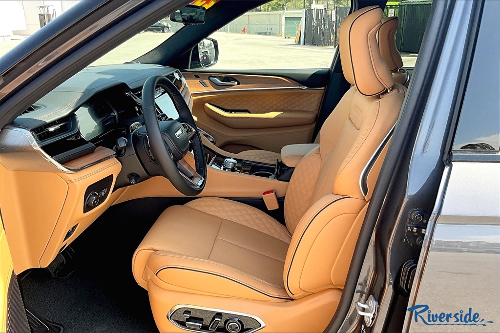 2025 Jeep Grand Cherokee L Summit Reserve photo 8