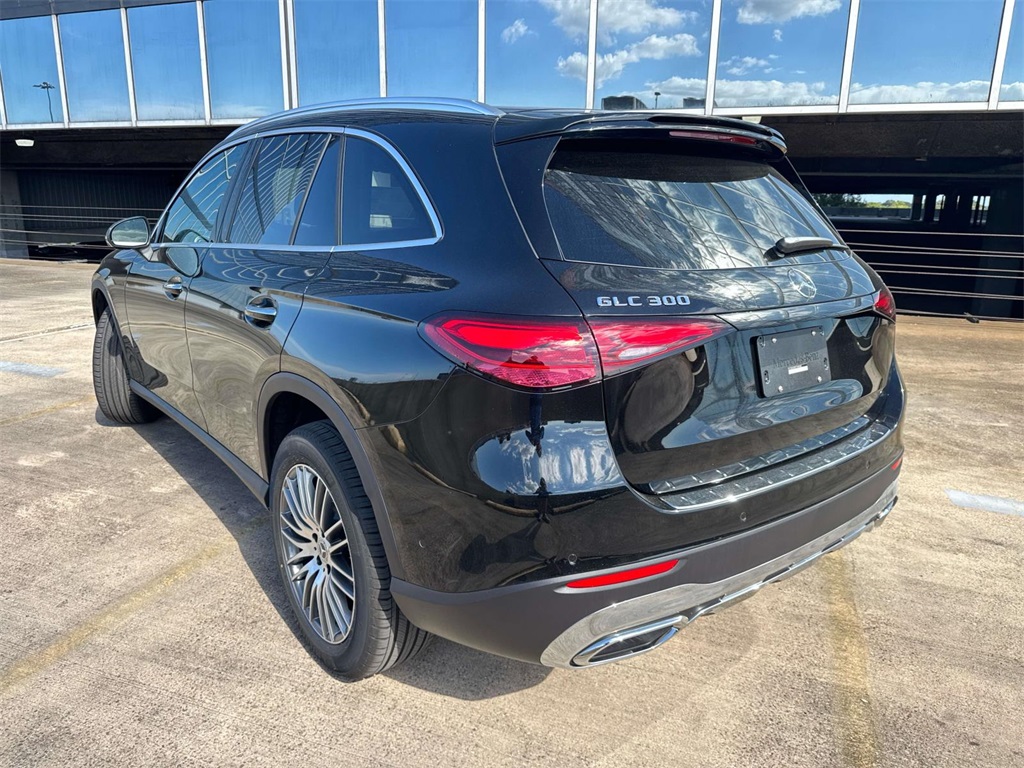 2026 Mercedes Benz GLC 300 photo 4