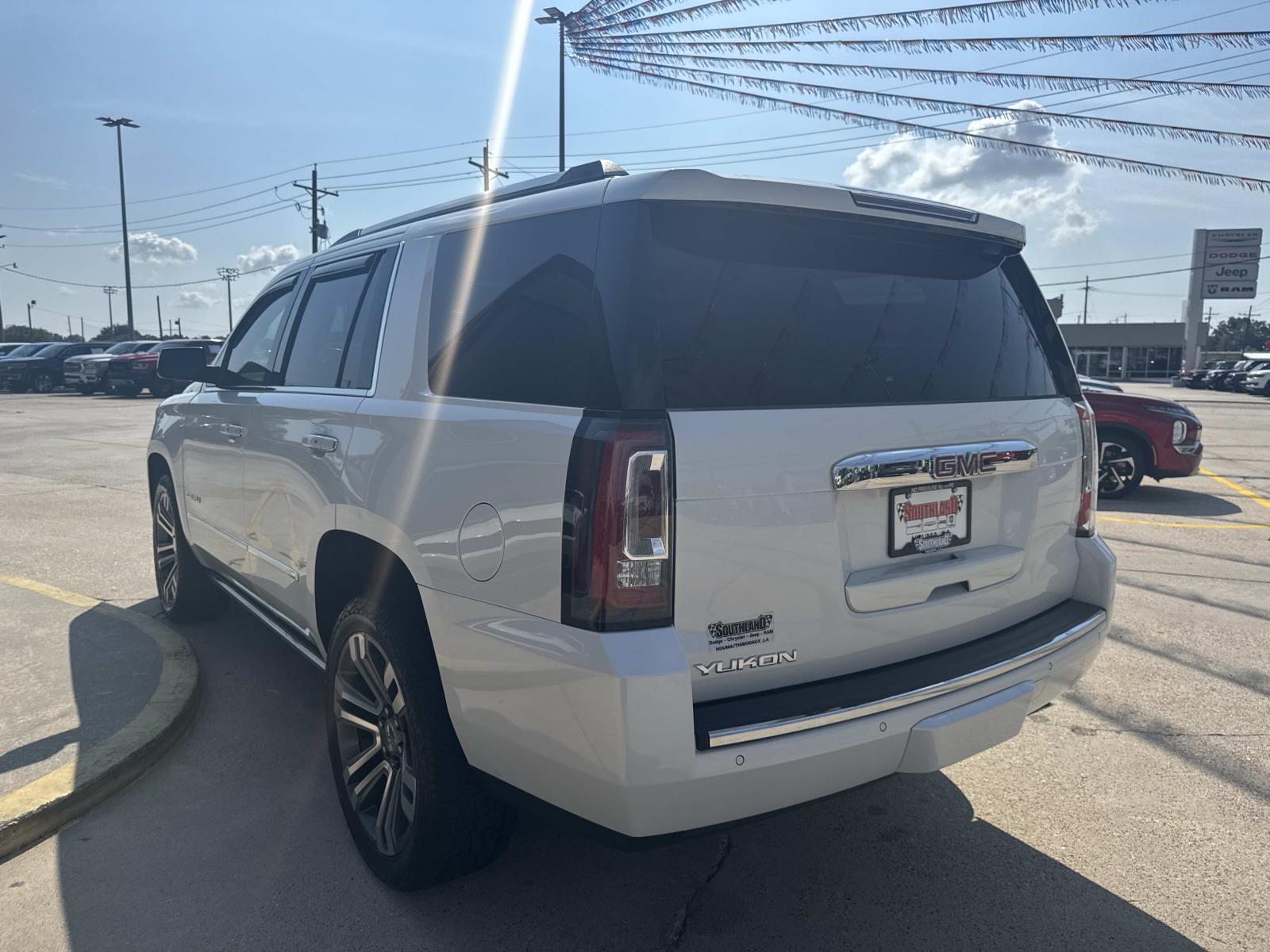 2019 Gmc Yukon Denali photo 2