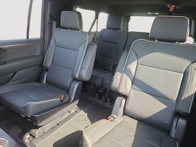 2025 Chevrolet Suburban Premier photo 13