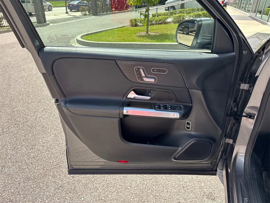 2021 Mercedes Benz GLB 250 photo 18