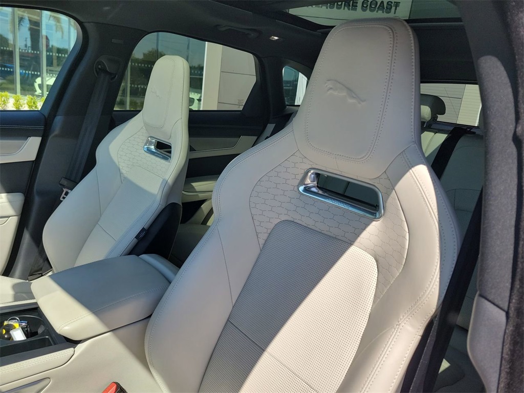2025 Jaguar F-PACE P250 R-Dynamic S photo 23