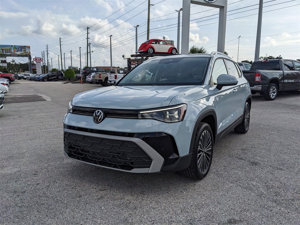 2025 Volkswagen Taos SE photo 3