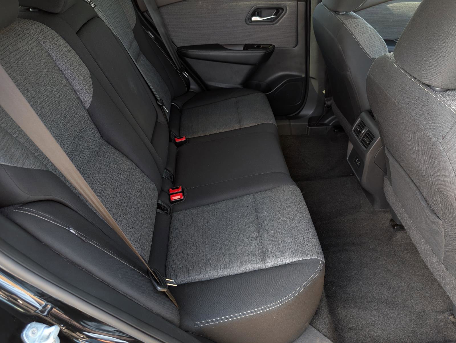 2023 Nissan Rogue SV photo 23