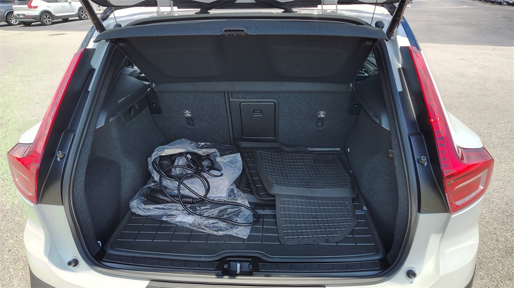 2023 Volvo XC40 Recharge Ultimate photo 32