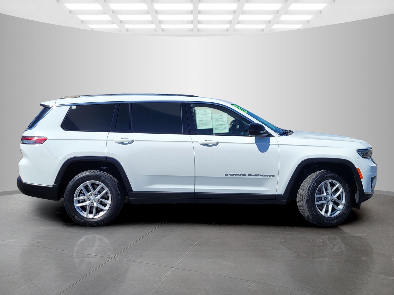 2021 Jeep Grand Cherokee Laredo photo 3