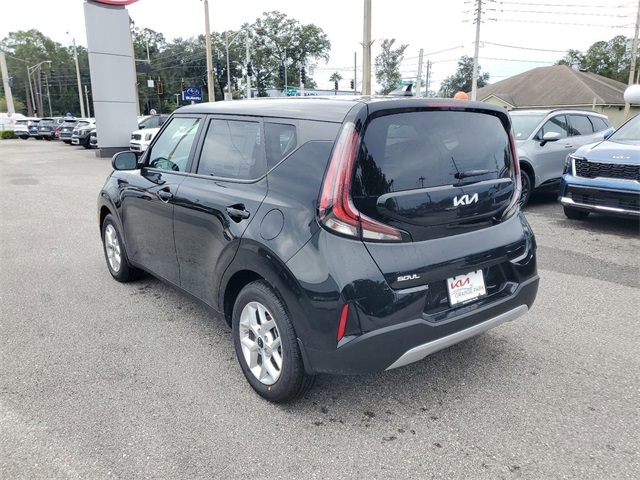 2025 Kia Soul LX photo 3