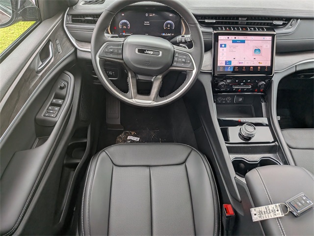 2025 Jeep Grand Cherokee Limited photo 13