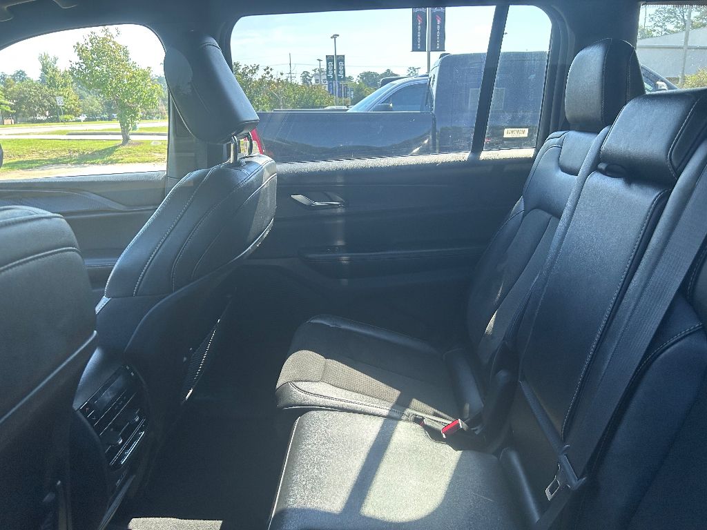 2024 Jeep Grand Cherokee Altitude photo 3