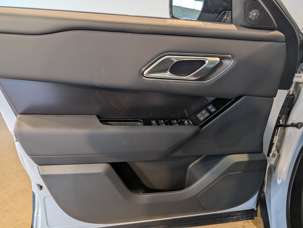 2026 Land Rover Range Rover Velar SE photo 6