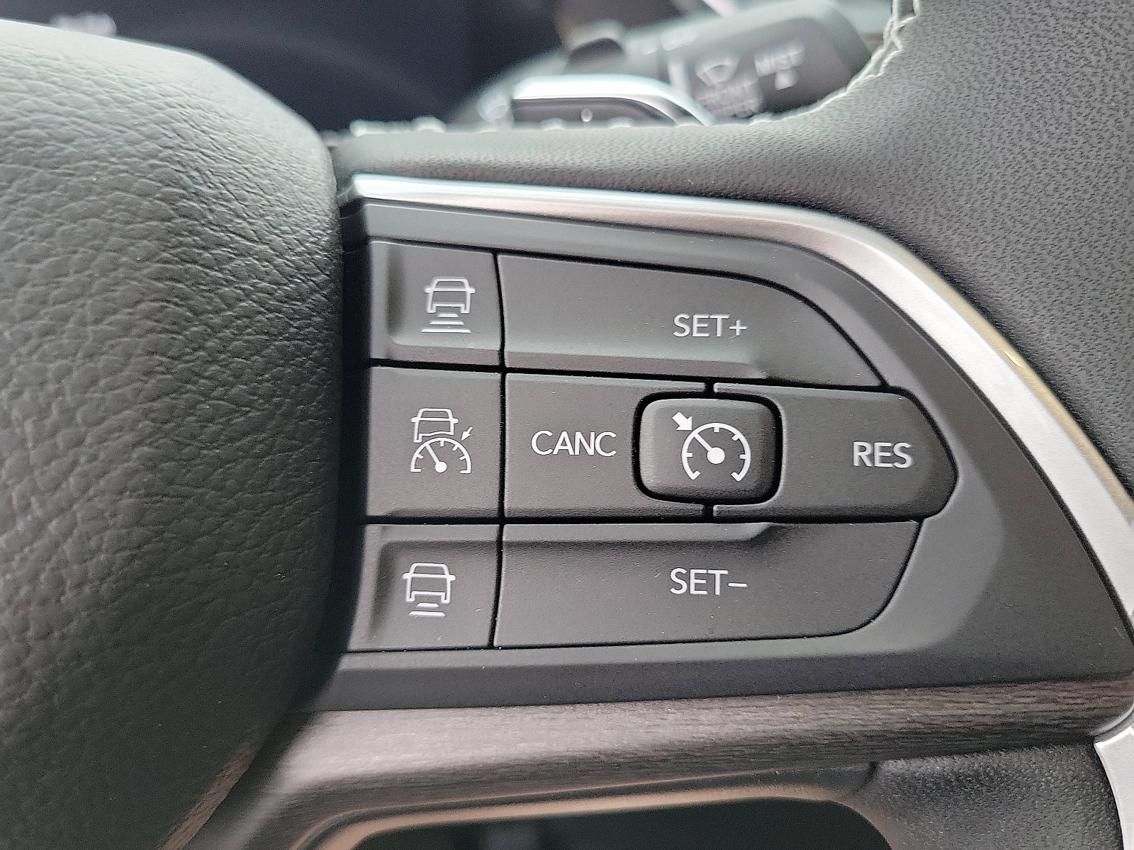 2025 Jeep Grand Cherokee Limited photo 4
