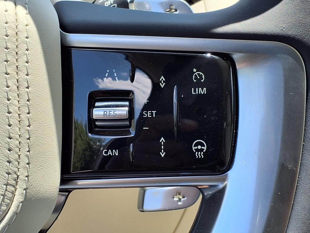 2025 Land Rover Range Rover SE photo 13