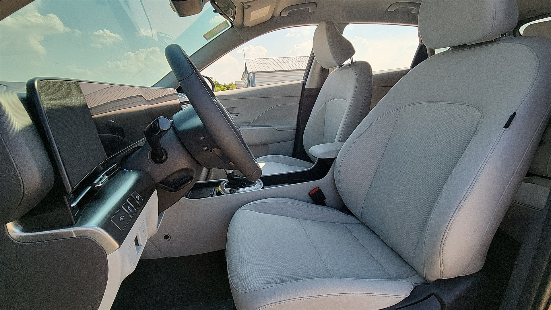 2026 Hyundai Kona SEL photo 14