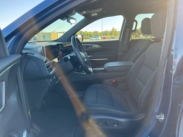 2025 Chevrolet Traverse photo 8