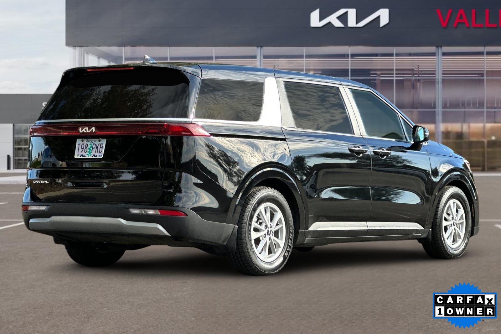 2024 Kia Carnival LX photo 3