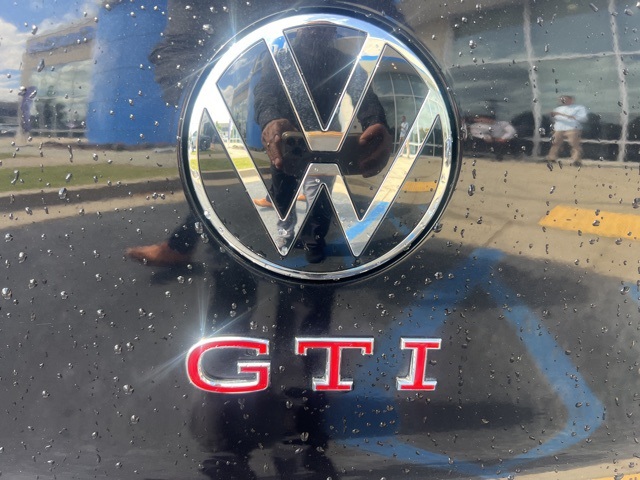 2022 Volkswagen Golf GTI Autobahn photo 9
