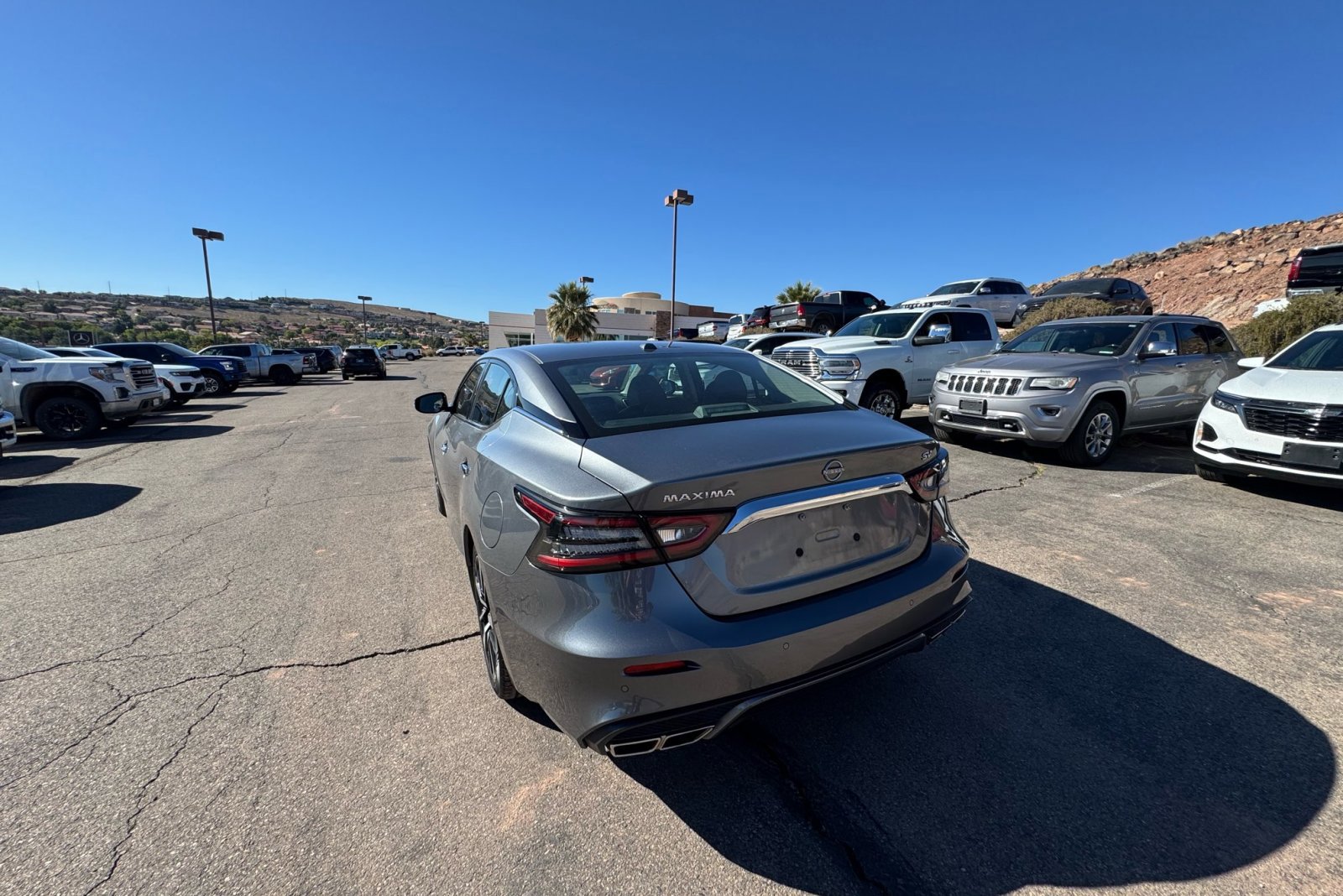 2023 Nissan Maxima SV photo 2