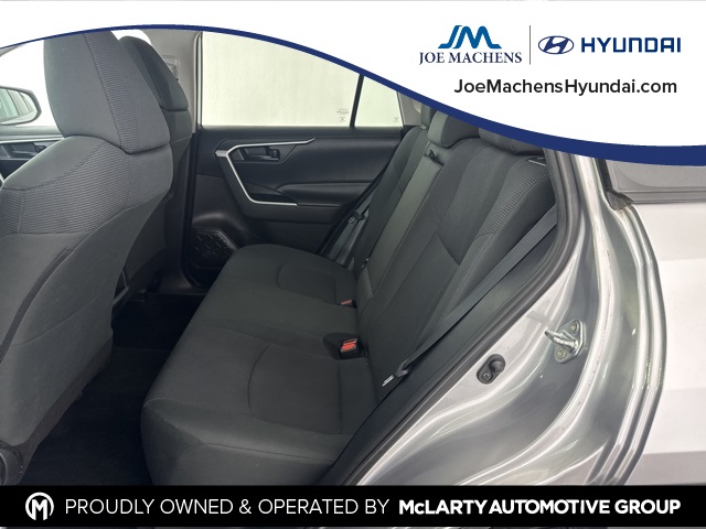 2021 Toyota RAV4 LE photo 21