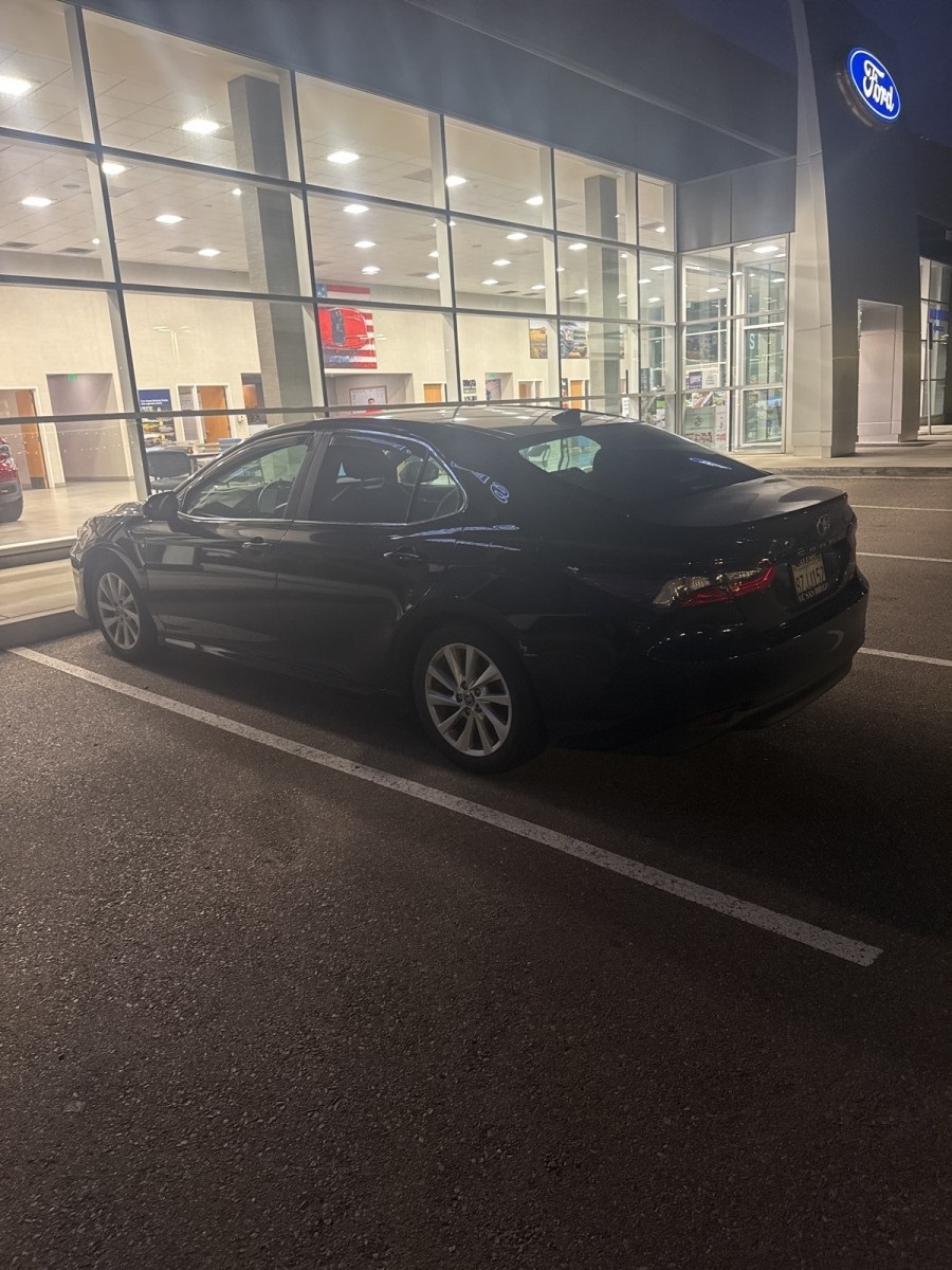 2022 Toyota Camry LE photo 3