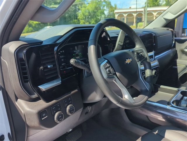 2024 Chevrolet Silverado 2500HD LTZ photo 2