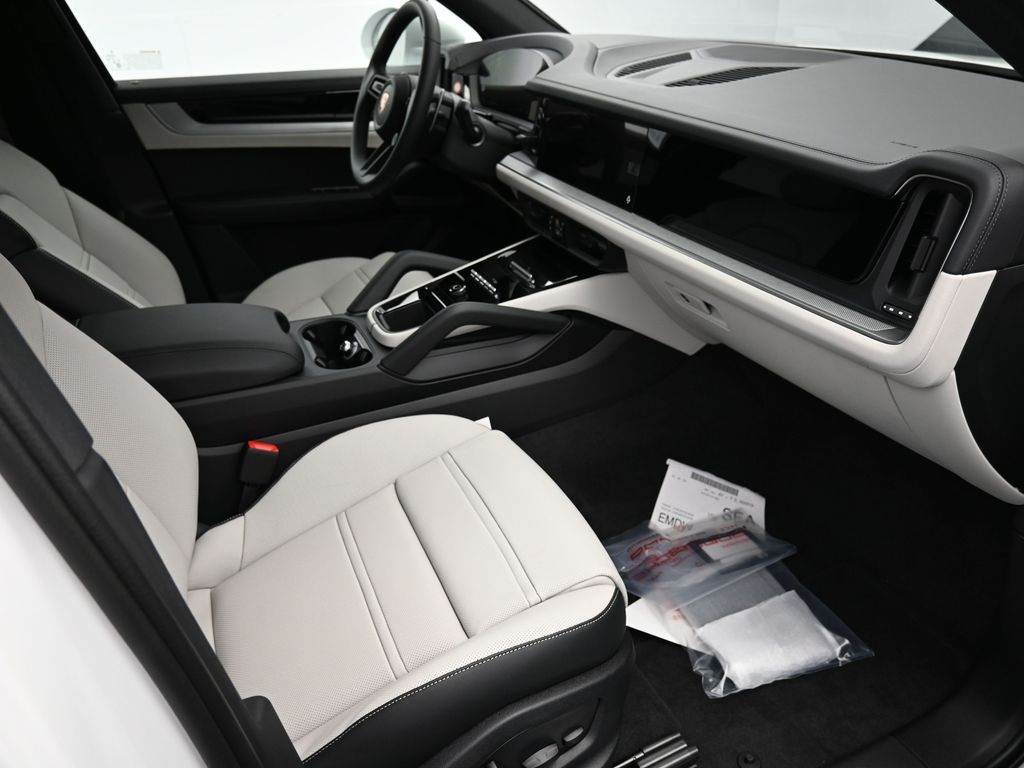 2026 Porsche Cayenne photo 9