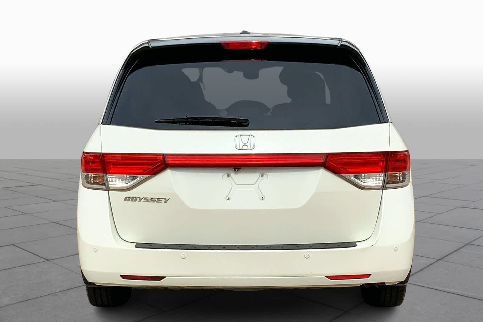 2015 Honda Odyssey Touring Elite photo 3