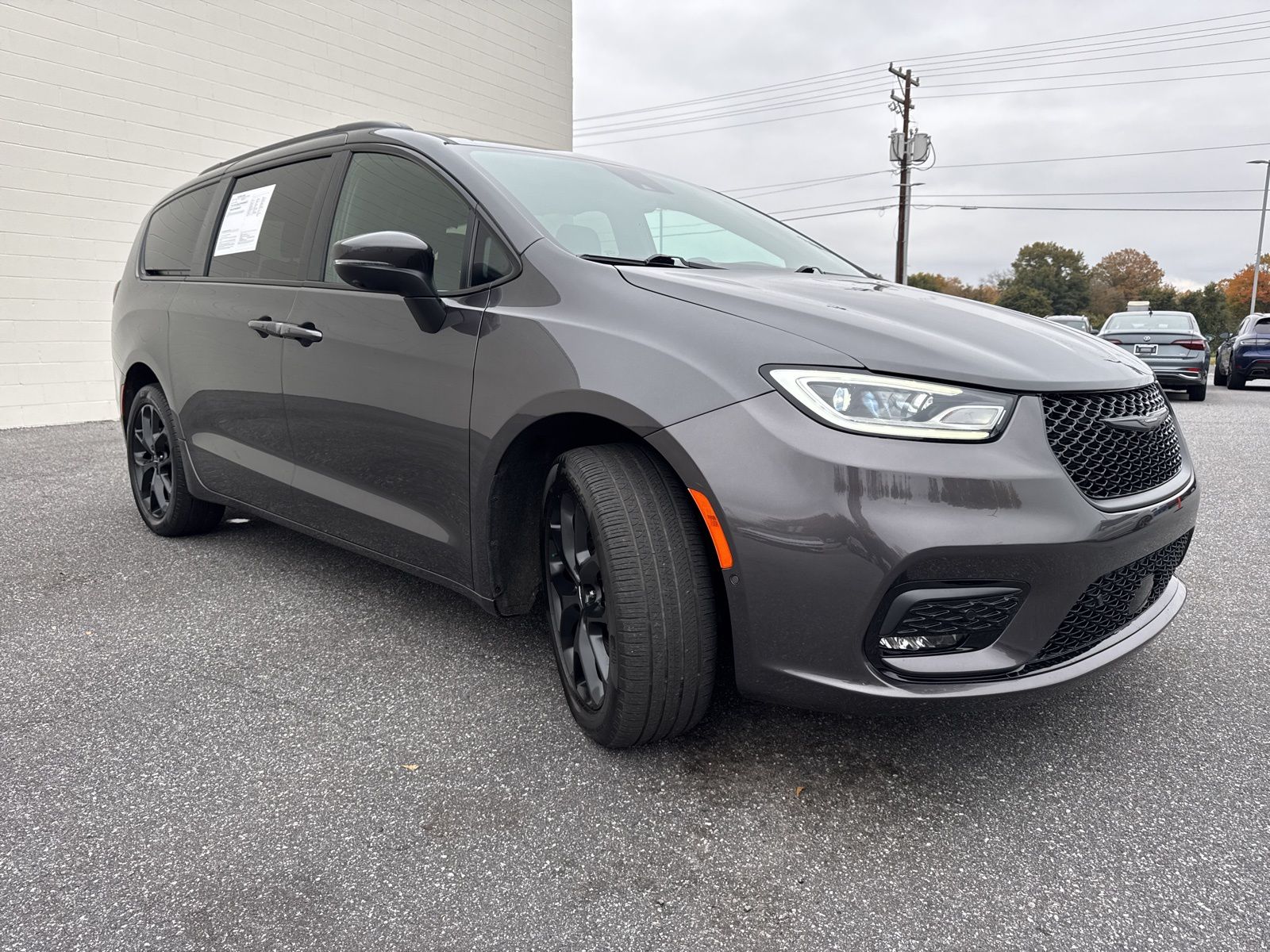 2023 Chrysler Pacifica Touring L's photo