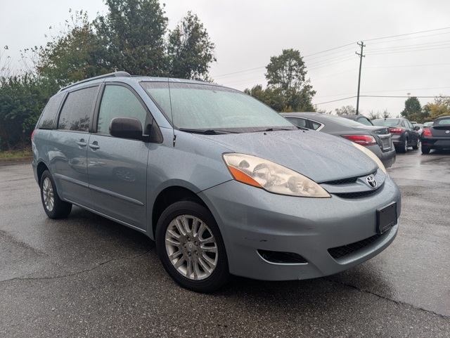 2009 Toyota Sienna LE's photo