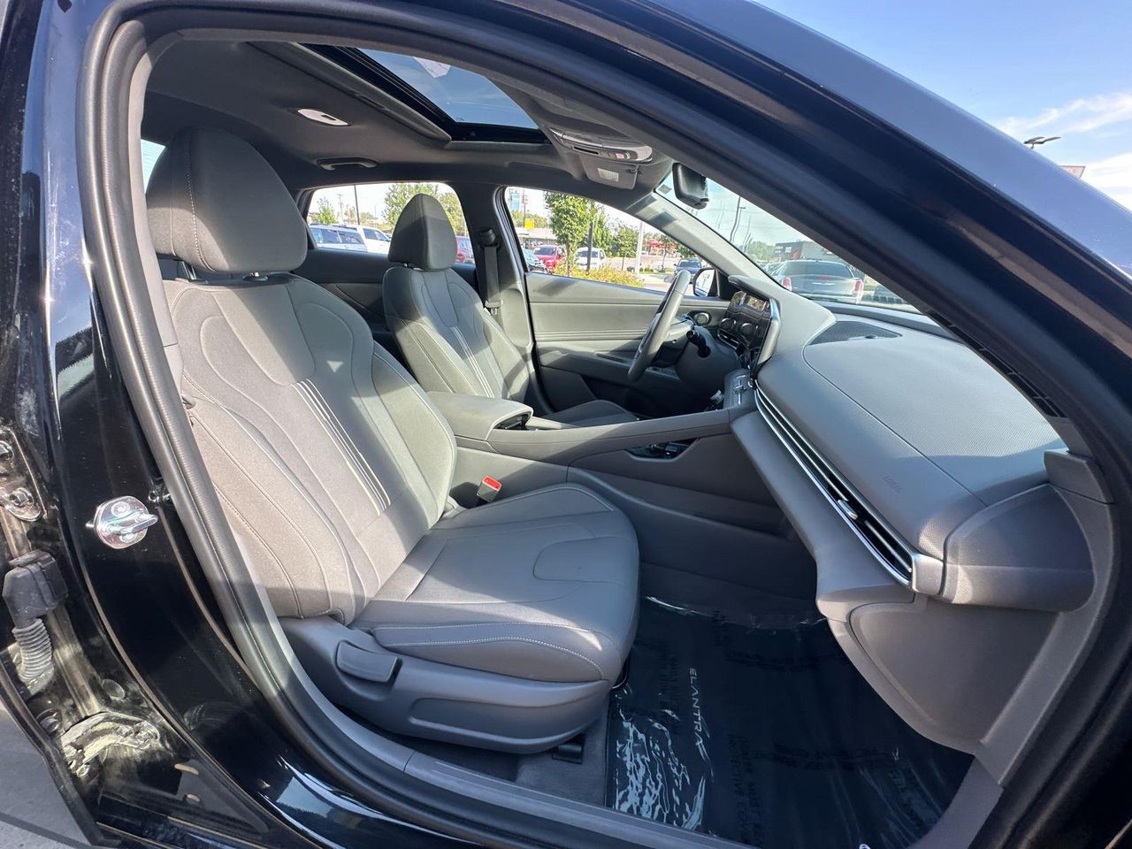 2025 Hyundai Elantra SEL Convenience photo 27