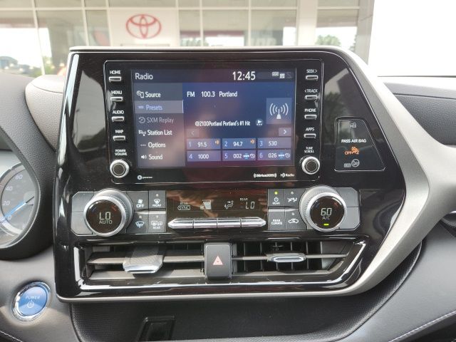 2022 Toyota Highlander Hybrid LE photo 17