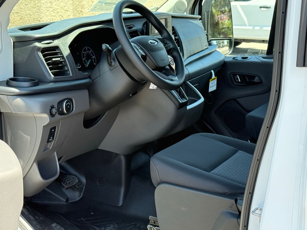 2025 Ford Transit photo 4