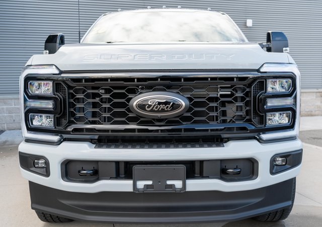 2026 Ford F-350 Lariat photo 3