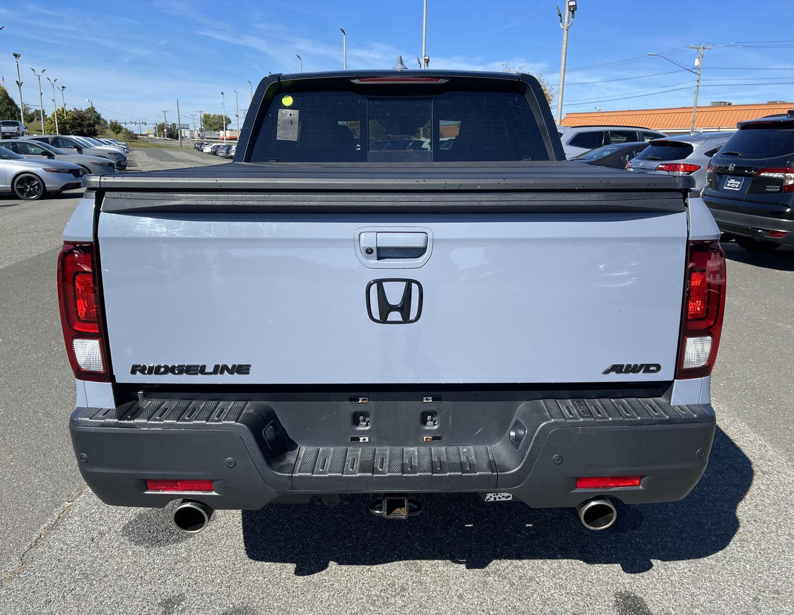 2022 Honda Ridgeline Black Edition photo 17