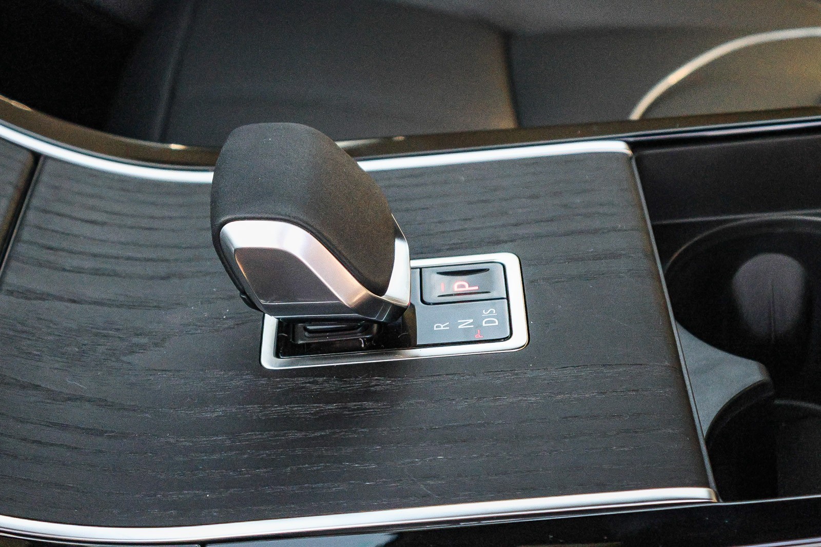 2026 Land Rover Range Rover Velar SE photo 17