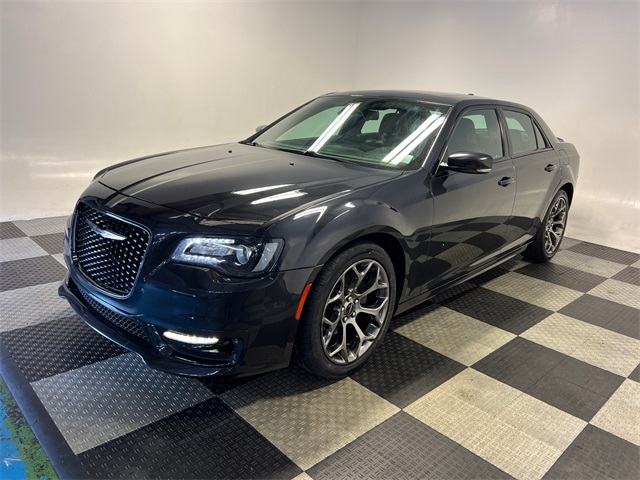 2018 Chrysler 300 S photo 3
