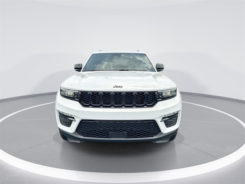 2025 Jeep Grand Cherokee Limited photo 3