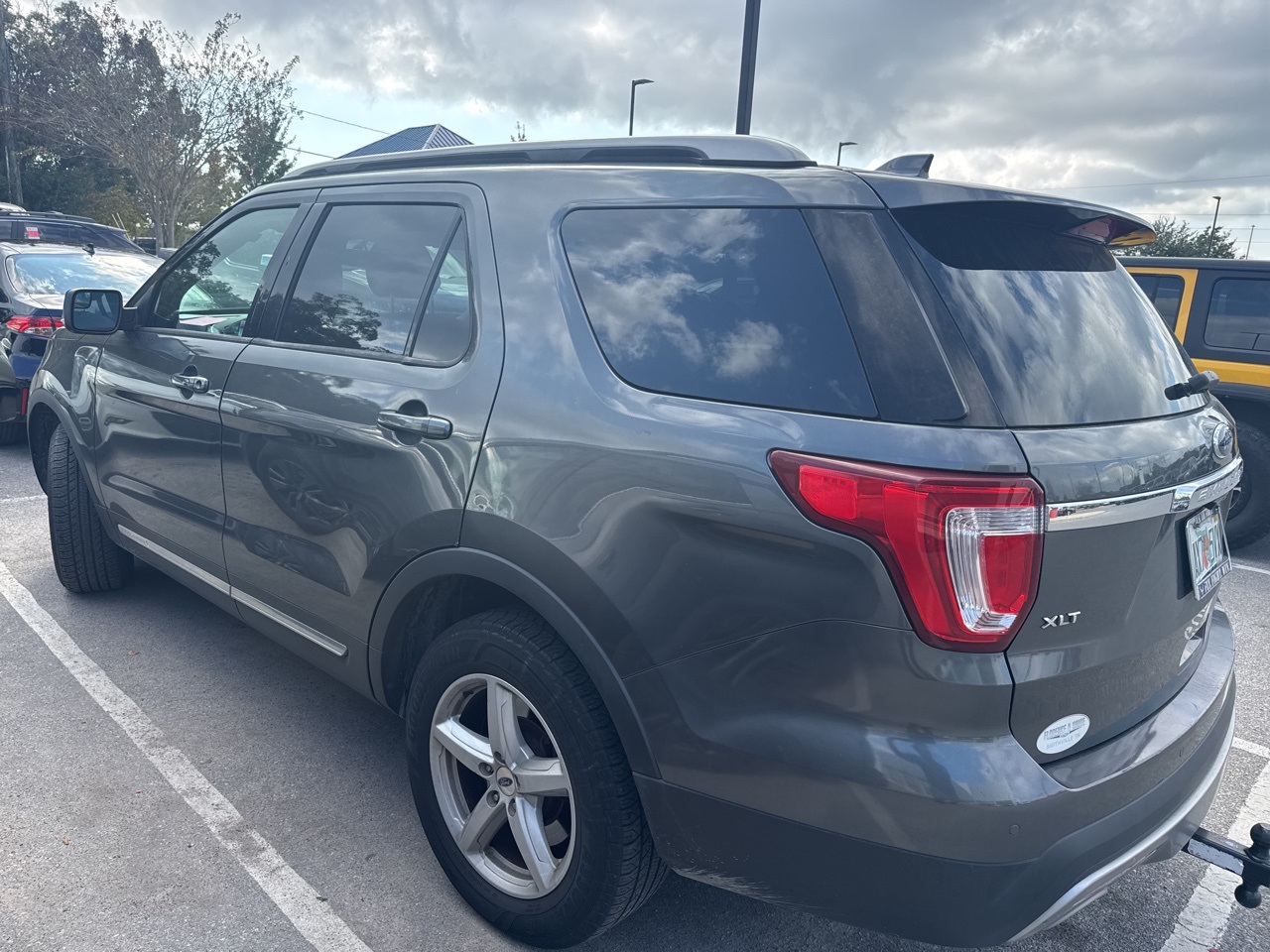 2017 Ford Explorer XLT photo 4