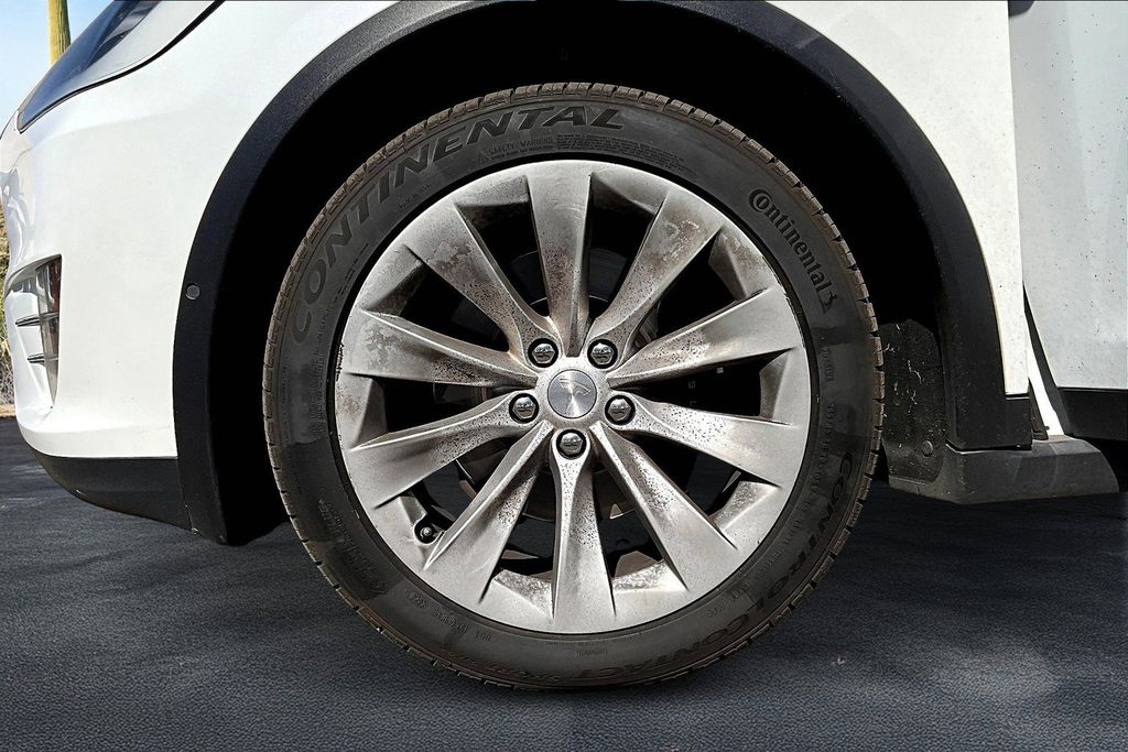 2020 Tesla Model X Long Range photo 9